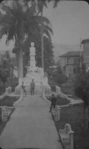 Cali - Monumento a Jorge Isaac - Efrain y Maria