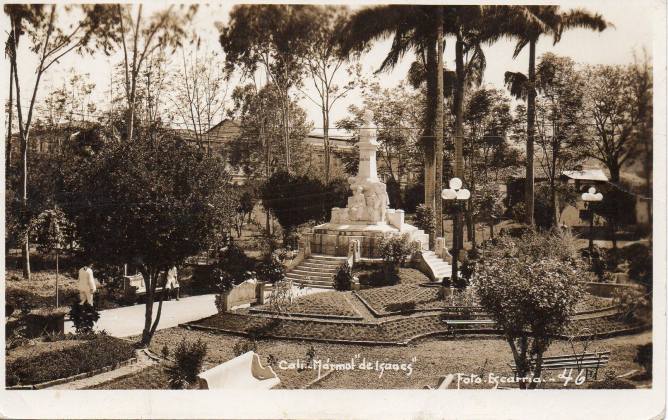 Cali - Paseo Bolivar - Monumento a Jorge Isaac - 1946
