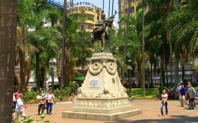 Caicedo estatua