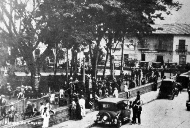 Cali - Parque de Caicedo - Retreta - Kiosco - 1920